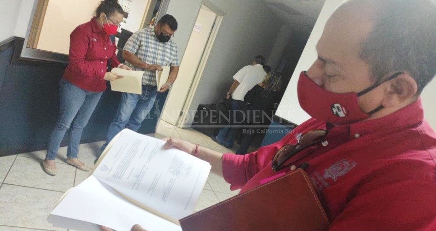 Exfuncionarios y Rubén Muñoz sí firmaron contrato con Stratimex: Regidor