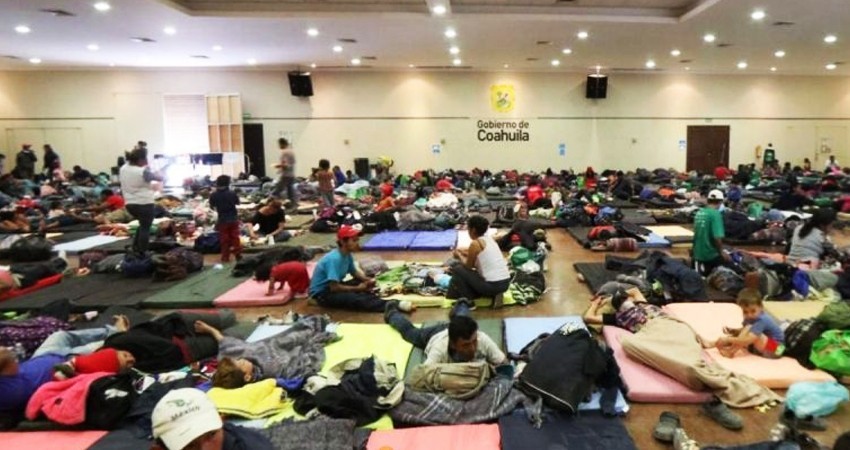 Recolectan zapatos para migrantes en Saltillo, Coahuila