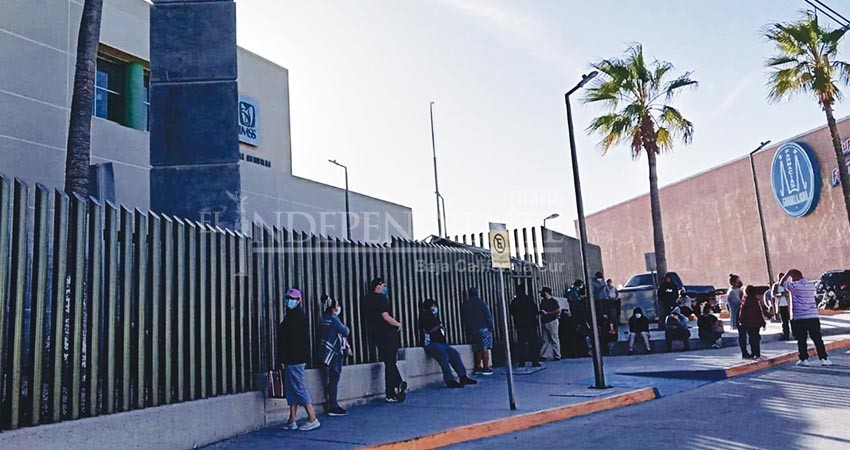 Denuncian derechohabientes del imss no haber sido atendidos por fiestas de fin de año