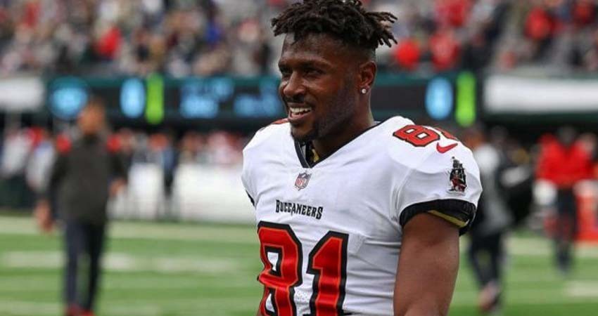 Antonio Brown ya no es jugador de los Bucaneros, sentencia Arians