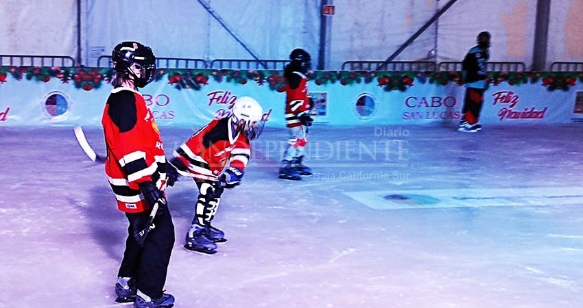 Tras semanas de retraso inauguran pistas de hielo en Los Cabos