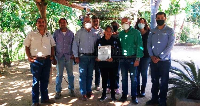 Colabora UABCS en estudio sobre capacidad de carga turística en sendero de observación de aves en San Antonio de la Sierra