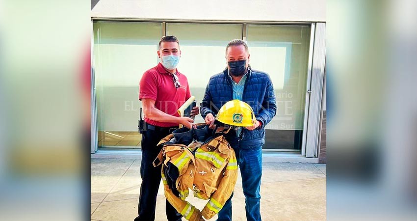 Atiende Ayto Los Cabos petición de Bomberos para la compra de nuevos equipos de protección