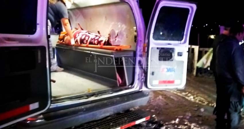 Mujeres molestas se enfrentan a garrotazos en La Paz 