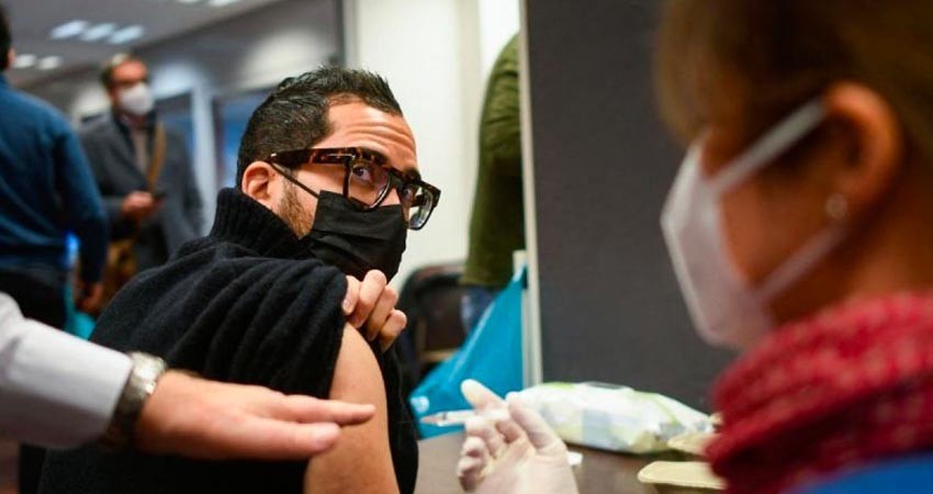 Cuarta dosis de vacuna anticovid no puede bloquear Ómicron: estudio