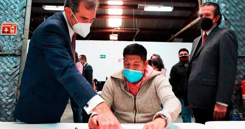 Pide López Obrador cuidar prestigio del INE; 'consejeros pelean por dinero y se ven mal'