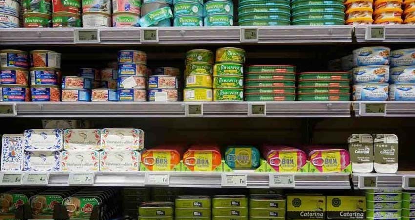 Encarcelan a hombre que robó 4 latas de atún; protestan en redes