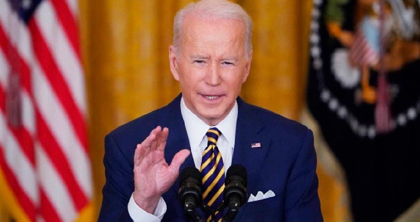 Biden llama 'estúpido' a periodista; pensó que tenía el micrófono apagado