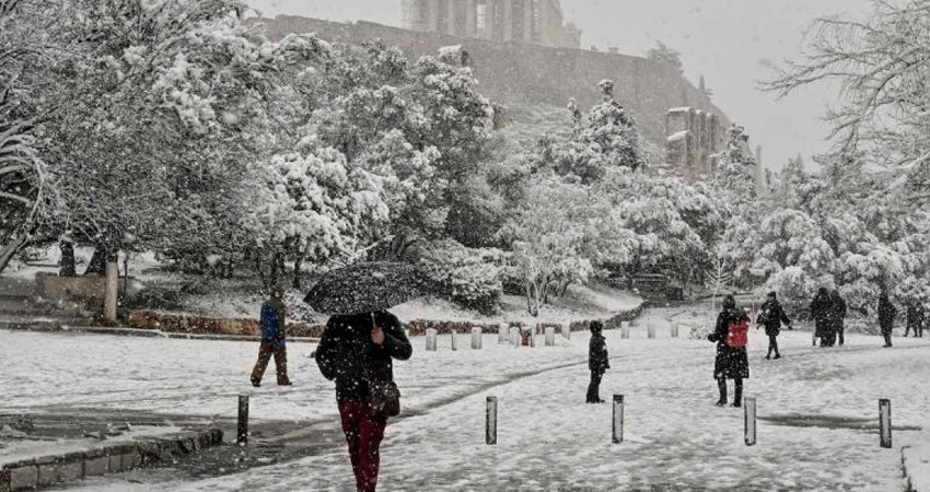 Grecia se paraliza por fuerte nevada; suspenden clases y servicios de transporte