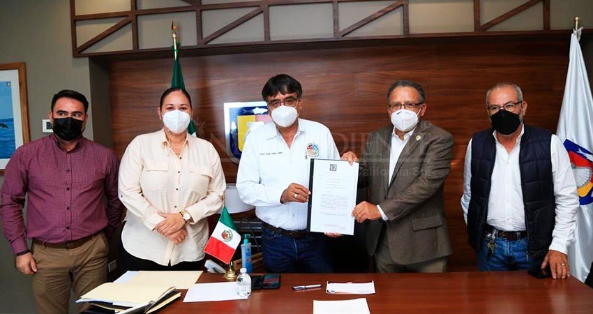 Entrega Gobierno de Los Cabos escrituras de un predio de 2 hectáreas a la UABCS