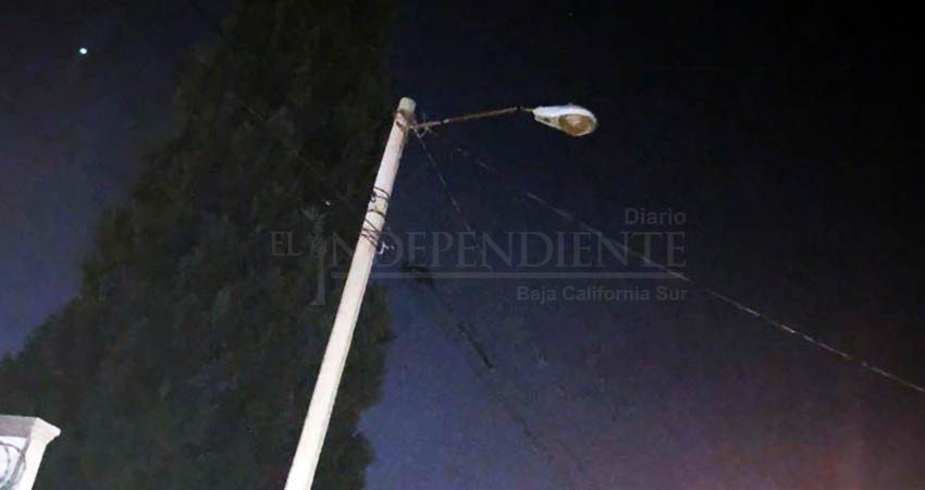 A media luz, la alcaldesa de La Paz, asegura haber instalado 30 luminarias diarias