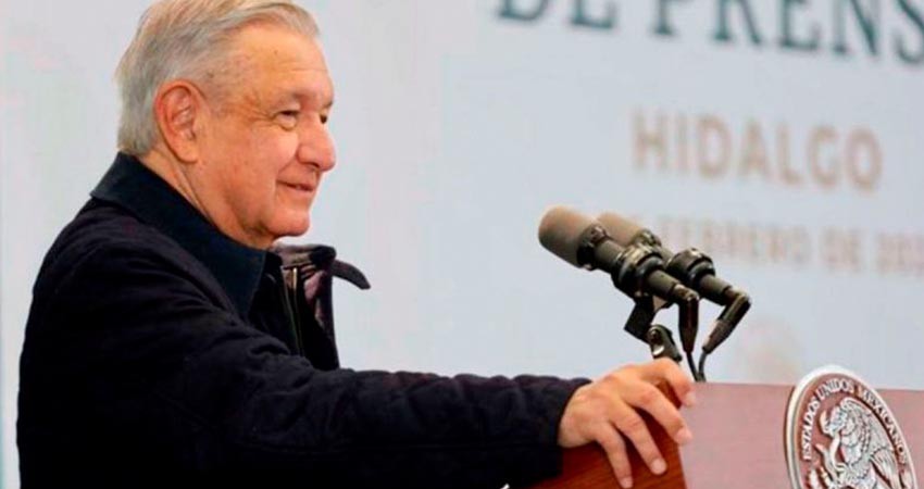 Donde Calderón construyó una barda, López Obrador promete un hospital