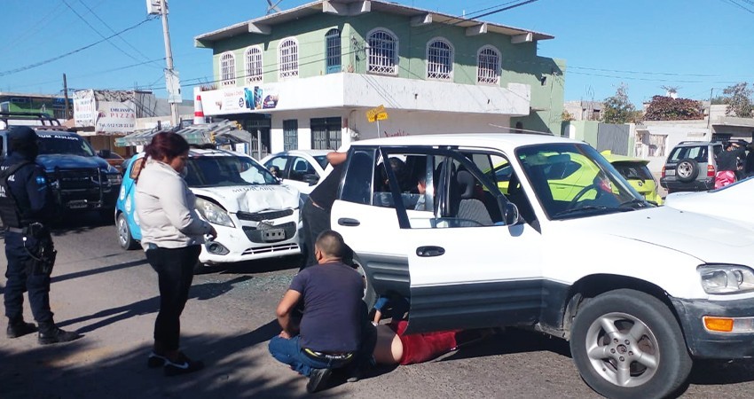 Dos adolescentes y un infante lesionados en accidentes viales en calles de La Paz