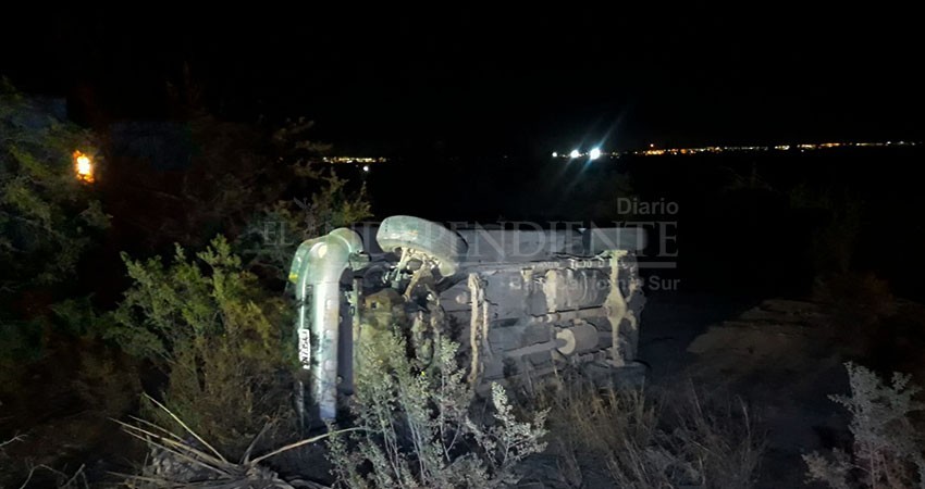 Extranjero vuelca en su carro en El Centenario