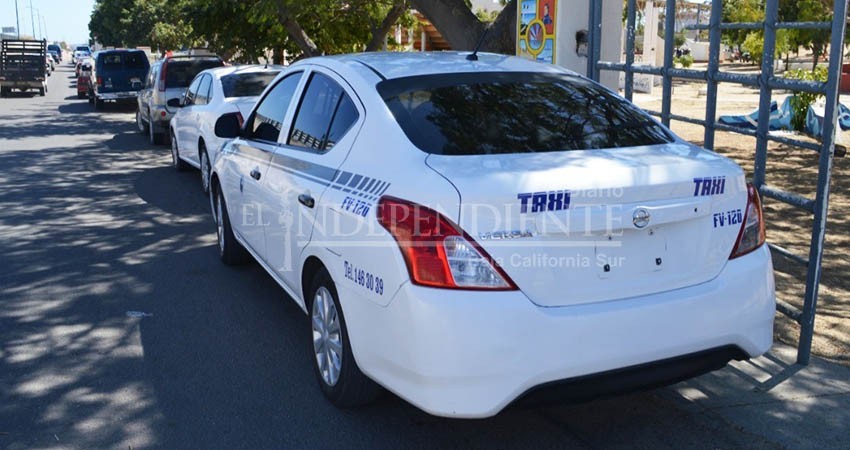 Se entregaron 325 permisos para taxistas en Los Cabos