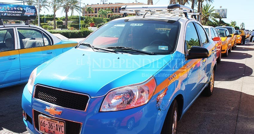 Será ordenada la entrega de permisos provisionales para taxistas en BCS: Víctor Castro