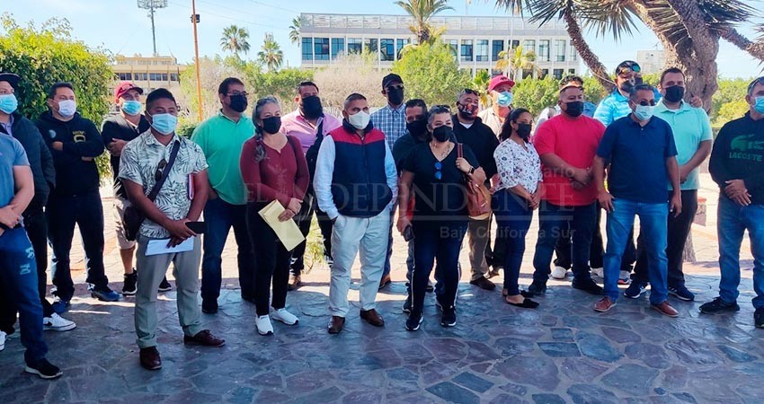 Taxistas de Los Cabos: Gobierno no entrega ‘sello fiscal’, y si no lo portamos nos bajan el pasaje y nos multan