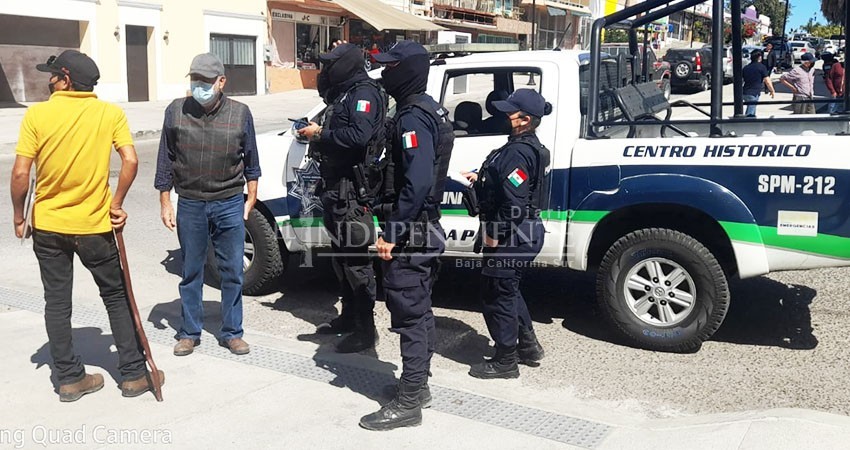 Cuchillo en mano, hombre tatuado despojó de 3 mil pesos a comerciante