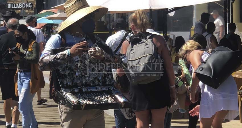 Descontrol en la Marina por exceso de vendedores ambulantes