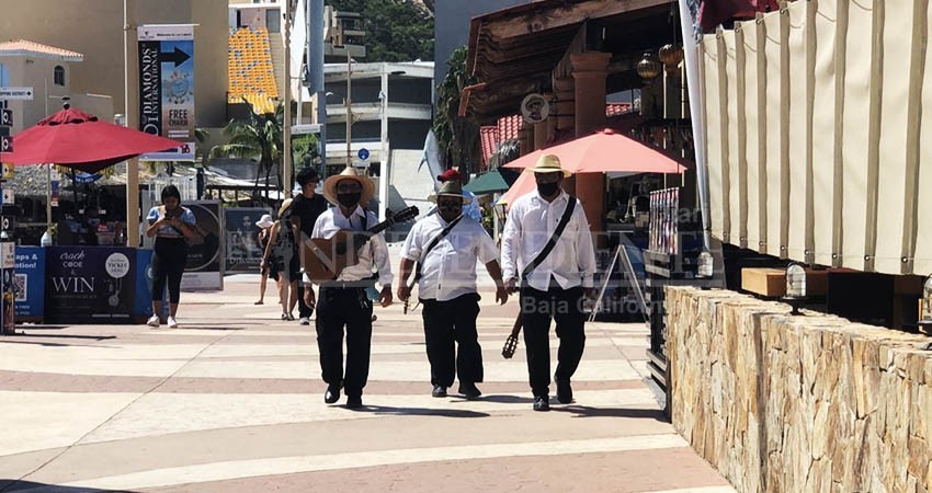 Artistas callejeros dependen también de turismo en la Marina