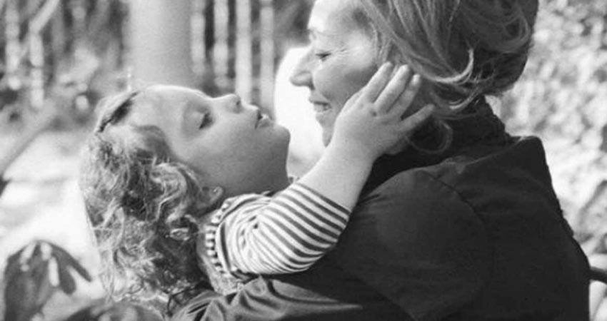 La abuela materna es la figura del amor más puro que existe