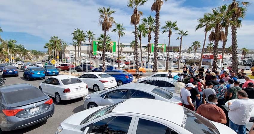 Conductores de Uber paralizan a Los Cabos; exigen a las autoridades los dejen trabajar