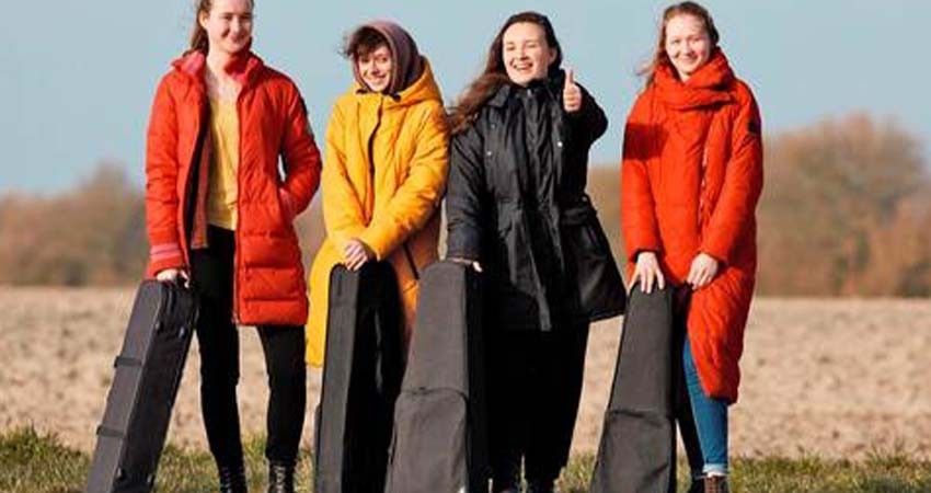 Artistas ucranias encuentran refugio en escuela de Dinamarca