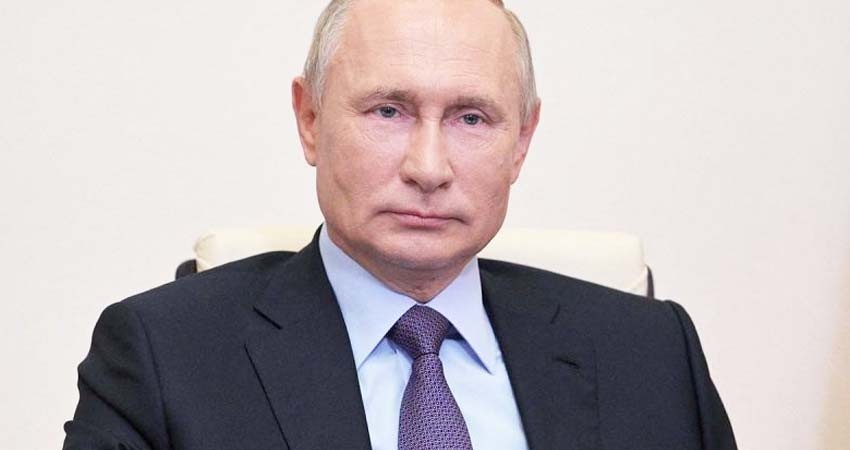Putin llama "traidores" a sus opositores y lanza extraña advertencia