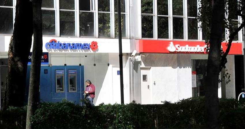 AMLO quiere que compradores de Banamex sean mexicanos y sin adeudos fiscales