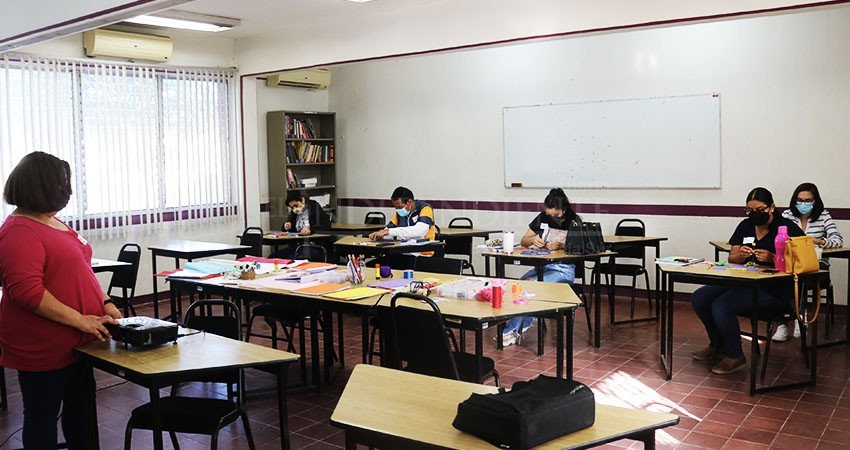 Uso de cubrebocas y ventilación de aulas para restablecer clases presenciales al 100%