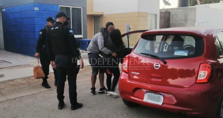 Ante falta de ambulancia, familiares trasladan al IMSS  a familiar herida