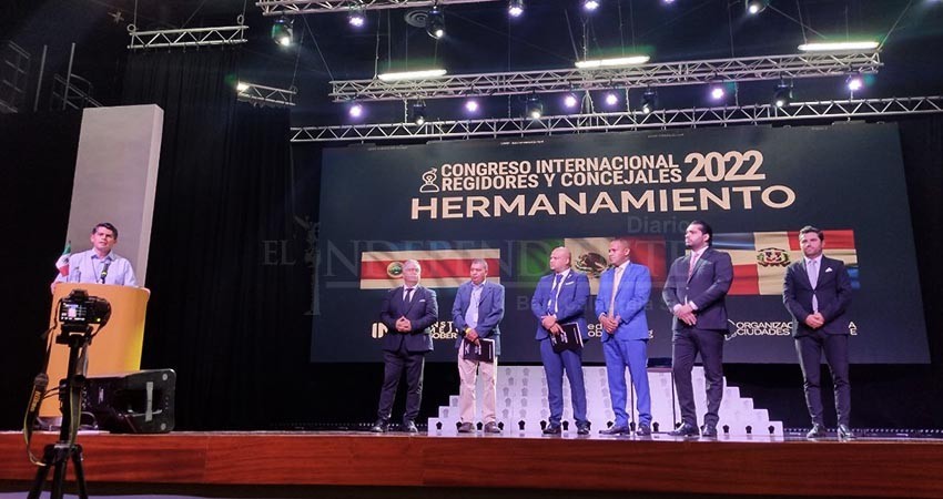 Nombran al presidente y regidores de Los Cabos como Consejeros Internacionales de la República Mexicana