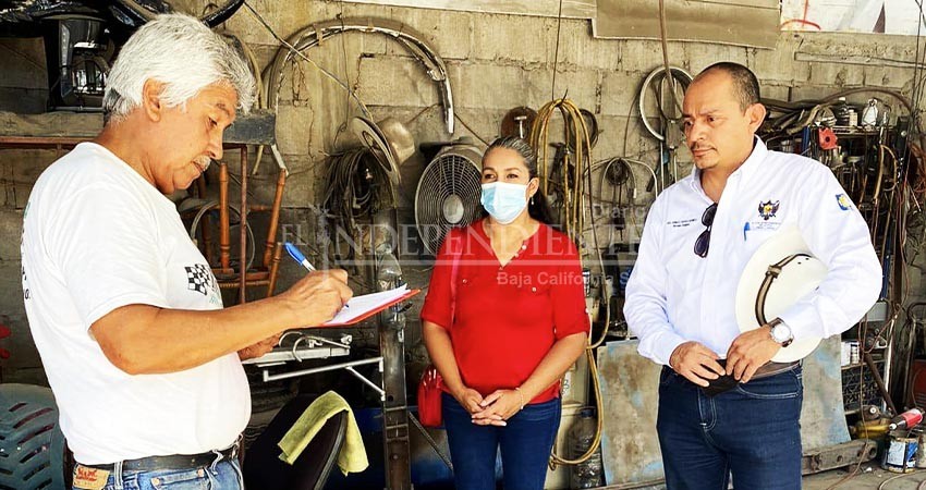 Regidor recaba firmas de apoyo para quitar ciclovía de la calle Jalisco