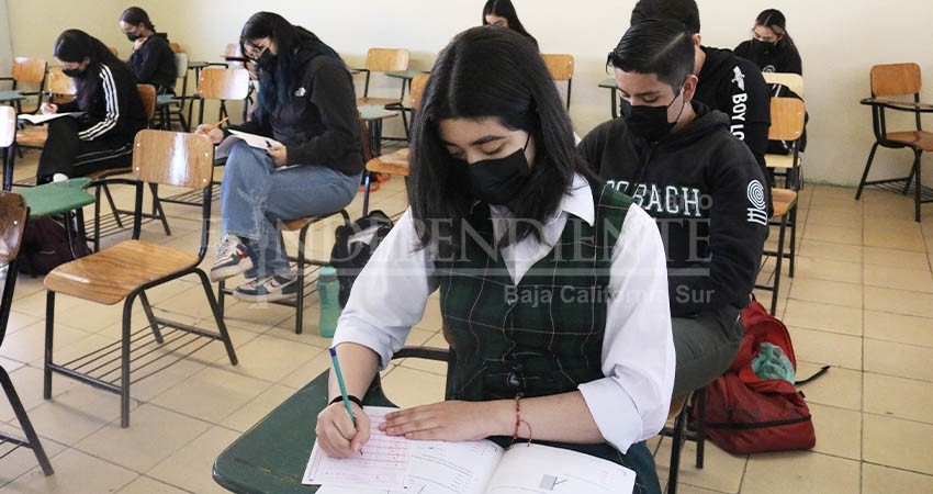 Aplican exámenes de evaluación de logros en preparatorias de BCS