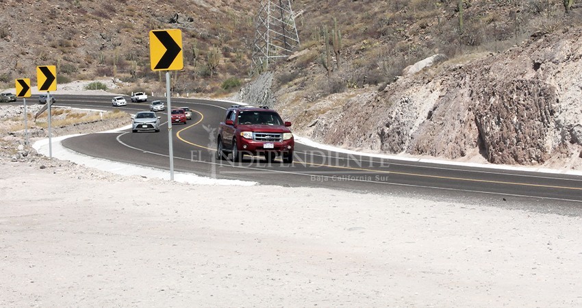 Mujer fue abandonada por su pareja a  orilla de carretera al norte de La Paz