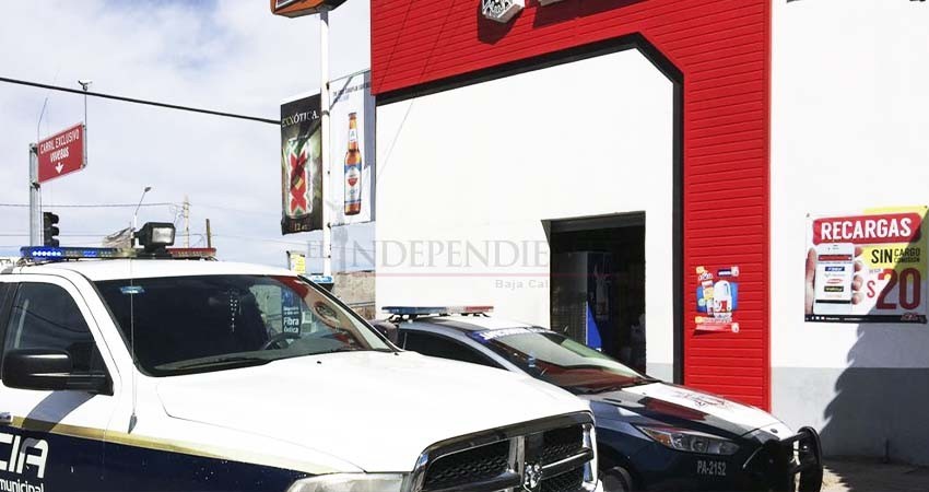 Encierran a sus víctimas para asaltar un Modelorama y un Tecate Six en La Paz