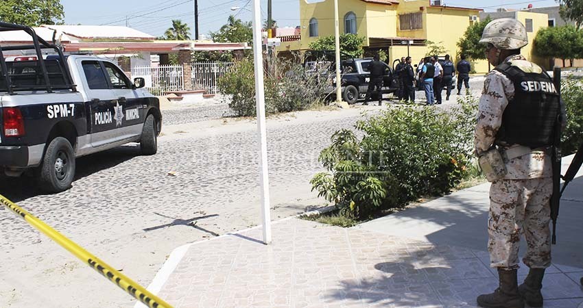 Durante su ausencia le desaparecieron 30 mil pesos y mil dólares de su casa