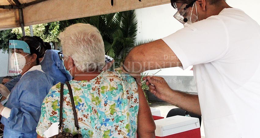 Inicia aplicación de  "segundo refuerzo" de vacuna contra covid-19