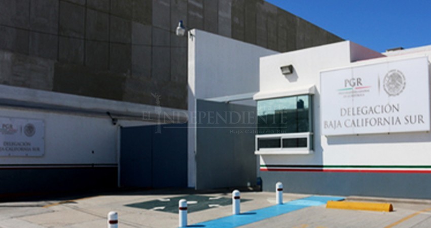 Atado y golpeado pide auxilio en la FGR de La Paz