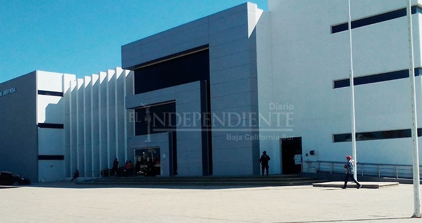 Sujeto amenaza con navaja a  mujer y despoja de 13 mil pesos