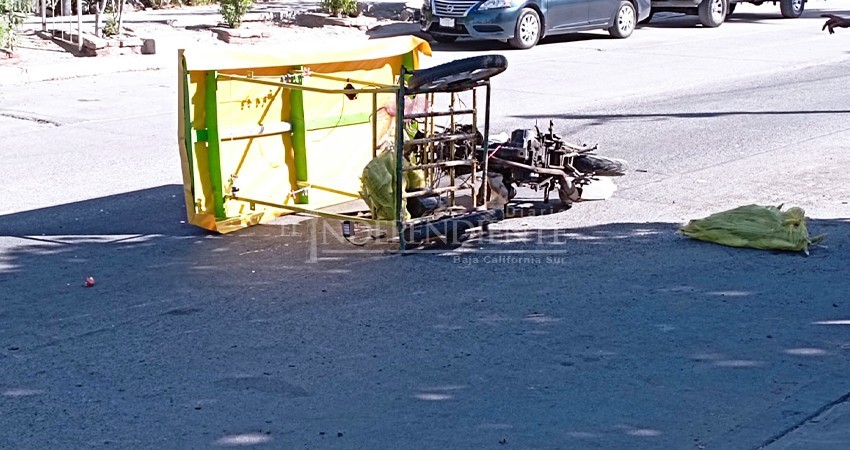 Chocan triciclo de vendimia y pick-up por no respetar alto de disco