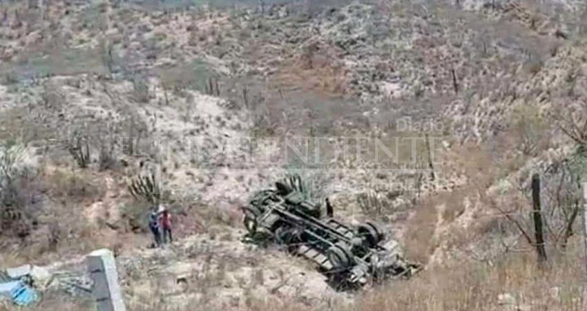 Volcadura al norte del Estado arroja 3 lesionados