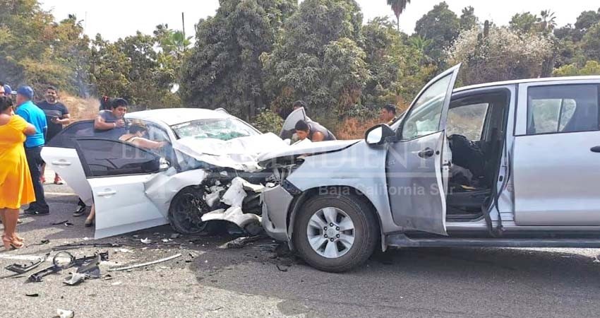 Un muerto y cinco lesionados   en choque en El Pescadero