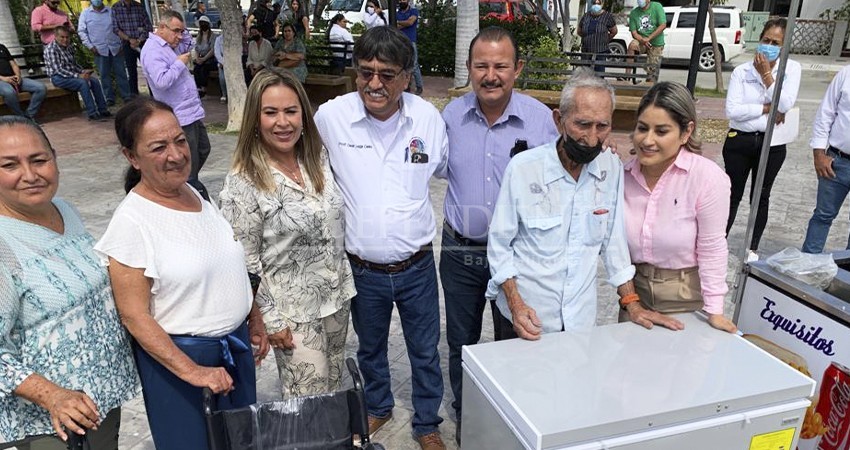 Entrega Gobierno de Los Cabos apoyos asistenciales en La Ribera y Santiago