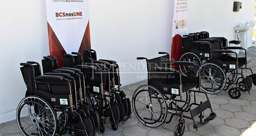 Recibe SEDIF donativo de 10 sillas de ruedas