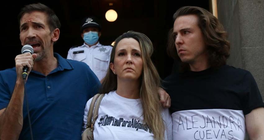 Más de dos mil personas exigen la destitución del fiscal Gertz Manero