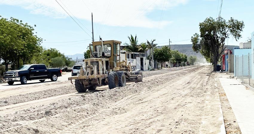 Avanzan los trabajos de pavimentación en calles en La Paz