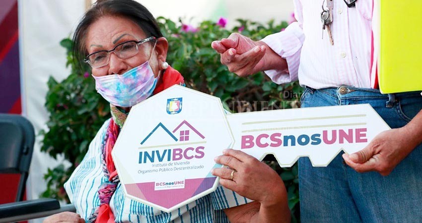 Con títulos de propiedad, gobierno de BCS da certeza patrimonial a 72 familias