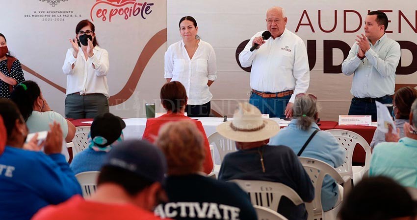 A través de audiencias públicas gobiernos estatal y municipal atienden a ciudadanos en las colonias de La Paz
