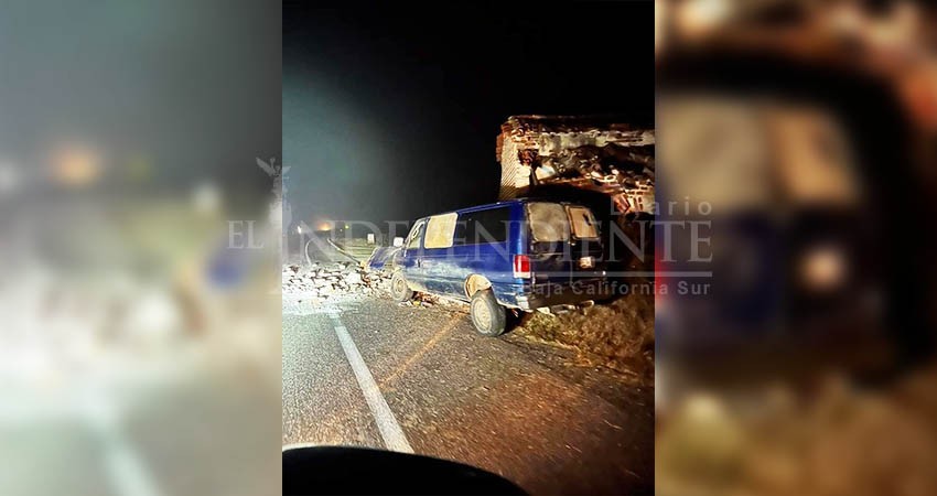 Carro choca y destruye antigua construcción en ejido Plutarco Elías Calles